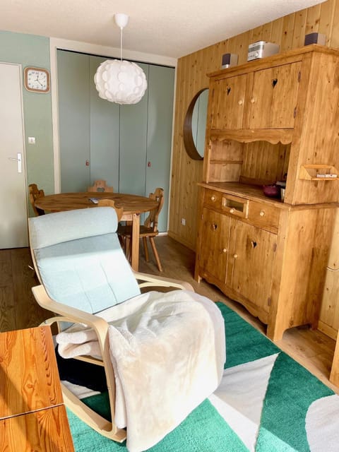 Living room, Seating area, wardrobe