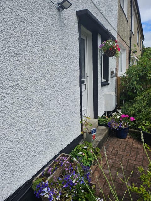 Spacious 2 bedroom house on the edge of Balloch House in Scotland