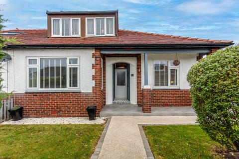 Property building, Day, Garden, Garden view