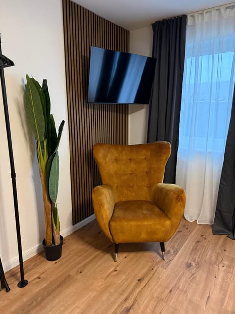 TV and multimedia, Living room, Seating area, Evening entertainment