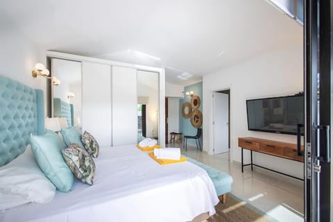 Bed, Photo of the whole room, Bedroom, wardrobe