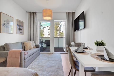 TV and multimedia, Seating area, Dining area