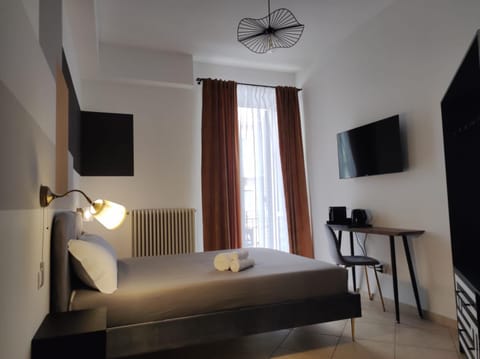 Bed, TV and multimedia, Coffee/tea facilities, Balcony/Terrace, Photo of the whole room, Bedroom, hair dresser, wardrobe