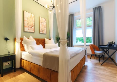 Bed, TV and multimedia, Evening entertainment, furniture, locker