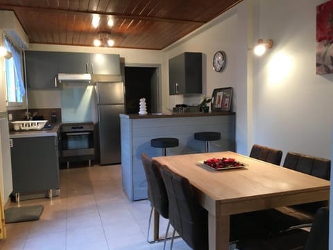 Kitchen or kitchenette, Dining area, pet friendly