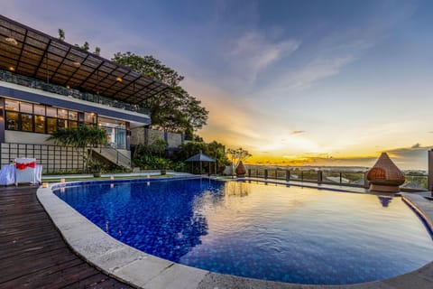 Restaurant/places to eat, Garden, Swimming pool, Dinner, Sunset, Inner courtyard view