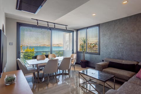 Natural landscape, Living room, Dining area, Sea view