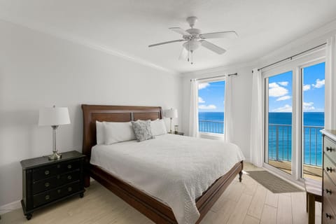 Photo of the whole room, Bedroom, Sea view, fireplace