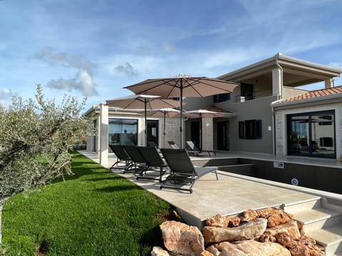 Property building, Garden, sunbed