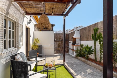 Property building, Patio, Day, Garden, View (from property/room), Balcony/Terrace, Seating area, Dining area