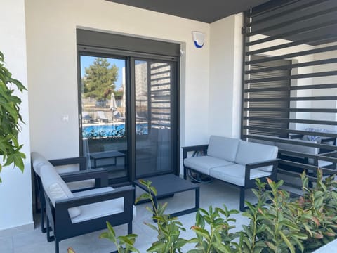 Balcony/Terrace, Seating area, Garden view, Pool view