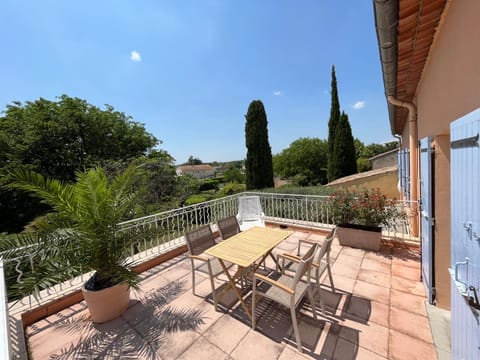 View (from property/room), Balcony/Terrace, Garden view