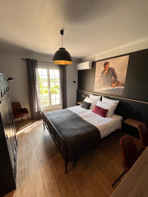 Bed, TV and multimedia, Photo of the whole room, Bedroom, Garden view