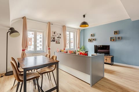 Banksy centre-ville, place de l'étoile Apartment in Strasbourg