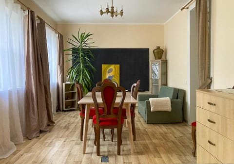 Bed, Living room, Seating area