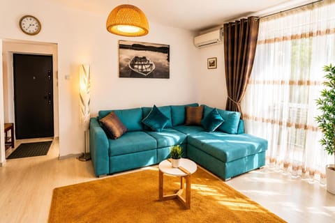 Living room, Seating area, air conditioner