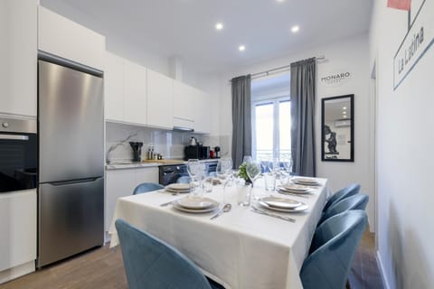 Kitchen or kitchenette, Seating area, Dining area