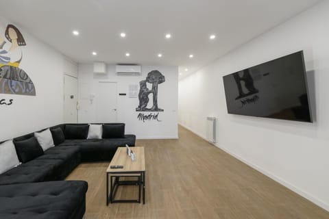 Communal lounge/ TV room, TV and multimedia, Living room, air conditioner