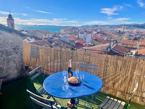 Day, Natural landscape, View (from property/room), Balcony/Terrace, Dining area, City view, Sea view