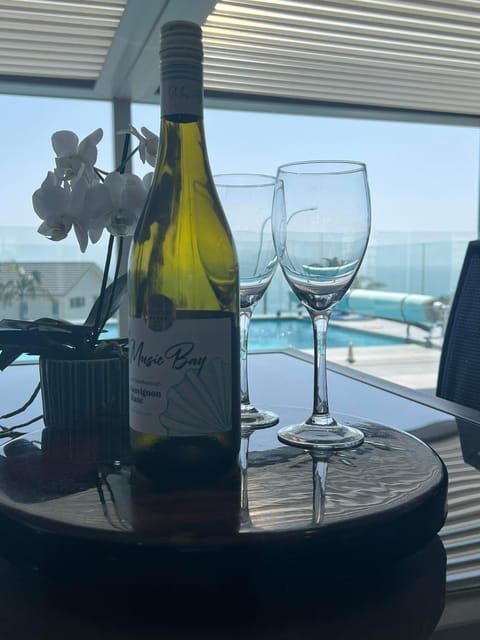 Balcony/Terrace, Food and drinks