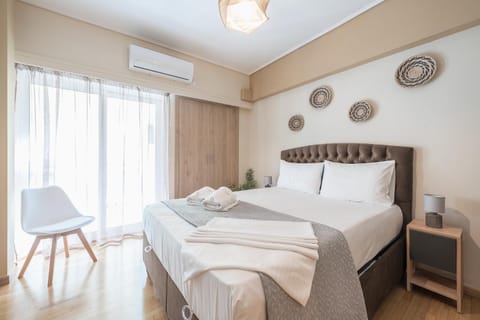 Bed, Photo of the whole room, Bedroom, towels, air conditioner