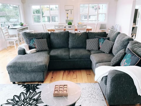 Living room, Seating area, Dining area