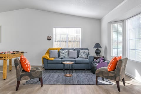 Living room, Seating area