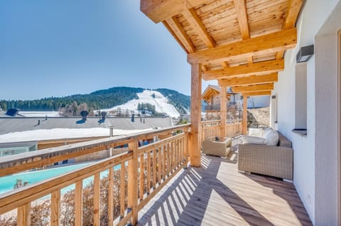 Day, Natural landscape, View (from property/room), Balcony/Terrace, Balcony/Terrace, Mountain view, Mountain view, Pool view, Swimming pool