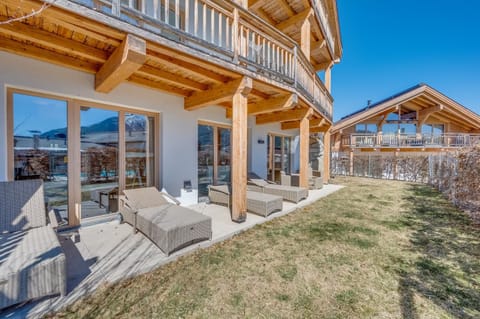 Property building, Spring, Day, Garden, Garden, Balcony/Terrace