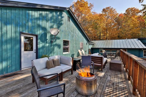 Winding Way Chalet home House in Mendon