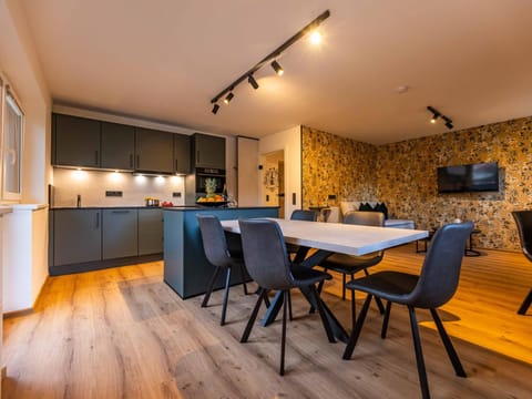 Dining area, kitchen