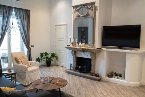 TV and multimedia, Living room, flat iron