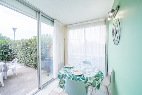 Patio, Dining area