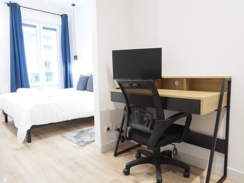 Photo of the whole room, Bedroom