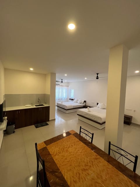 Bed, Kitchen or kitchenette, Photo of the whole room, Bedroom