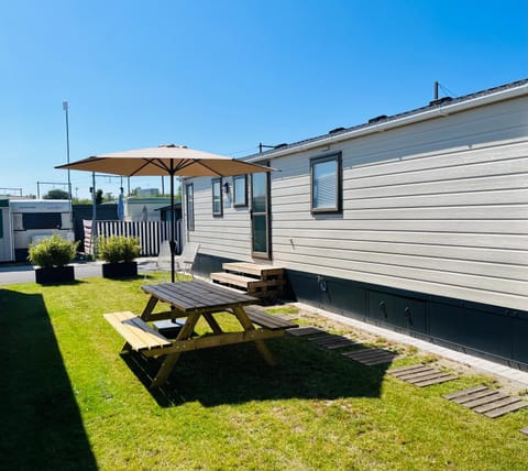 Luxury seaside cottage 29 Campground/ 
RV Resort in Knokke-Heist