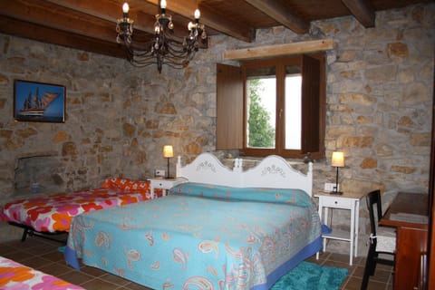 Bed, Photo of the whole room, Decorative detail