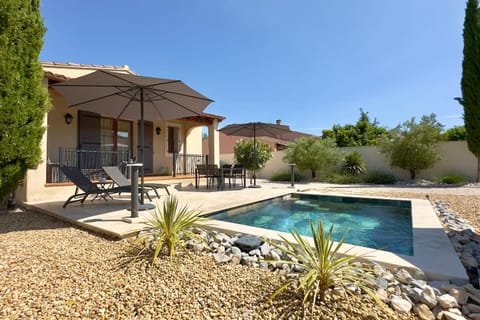 Les Lauriers Blancs air-conditioned villa with swimming pool House in L'Isle-sur-la-Sorgue