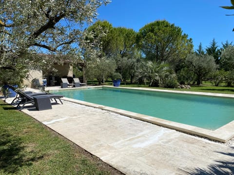 Mas du Soleil House in Le Thor