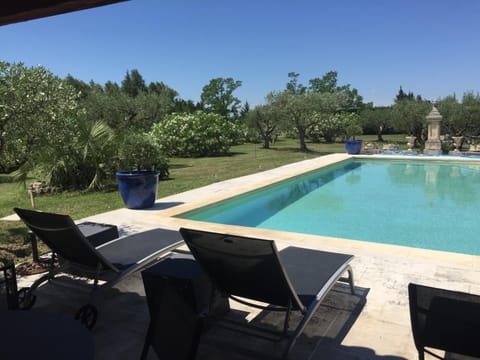 Mas du Soleil House in Le Thor