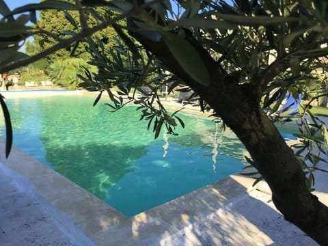 Mas du Soleil House in Le Thor