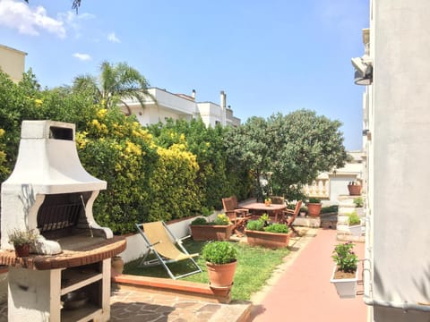 Patio, BBQ facilities, Garden