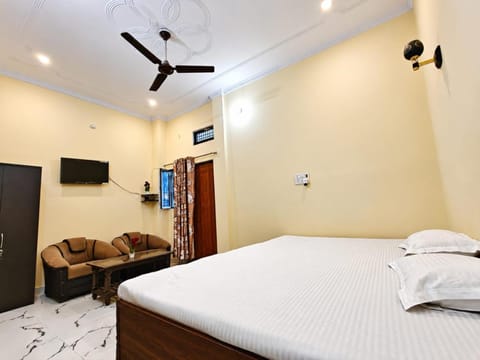 Bed, Photo of the whole room, Bedroom, air conditioner