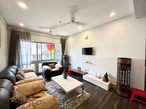 Communal lounge/ TV room, TV and multimedia, Living room, Seating area, Evening entertainment