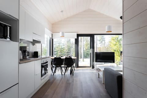 Communal lounge/ TV room, TV and multimedia, Kitchen or kitchenette