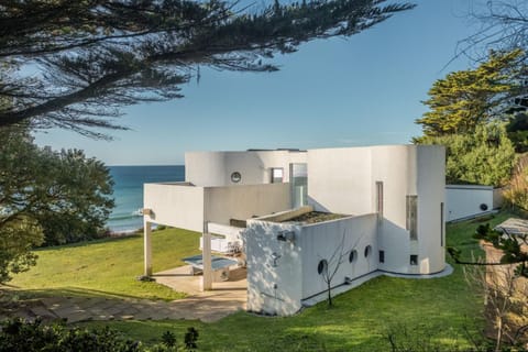 Property building, Day, Natural landscape, Landmark view, Sea view