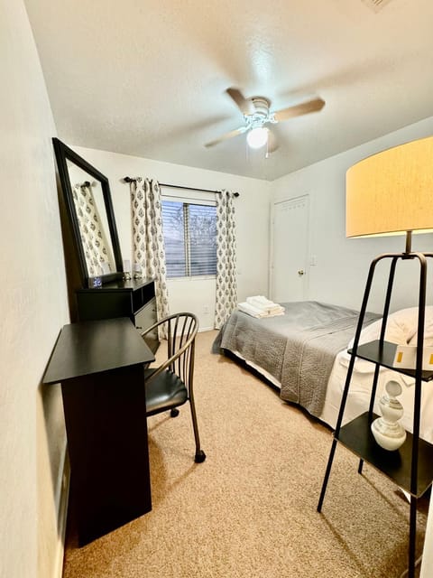 Cozy Private room with Shared bathroom Inside a house Vacation rental in Avondale