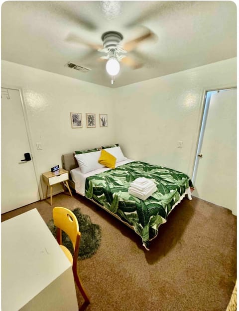 Cozy Private room with Shared bathroom Inside a house Vacation rental in Avondale