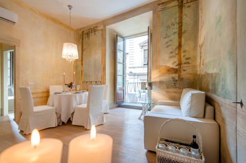 Living room, Seating area, Dining area, air conditioner