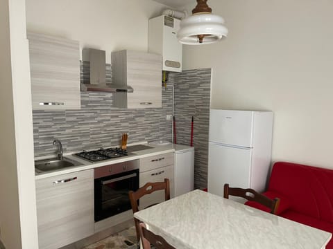 Kitchen or kitchenette, pet friendly, stove